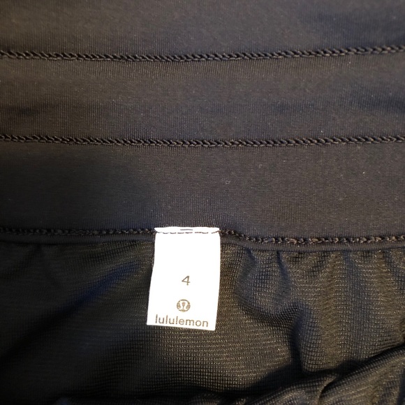 Lululemon size 4 tracker shorts - Picture 2 of 4
